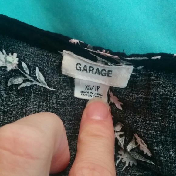 A dress - Picture 3 of 4